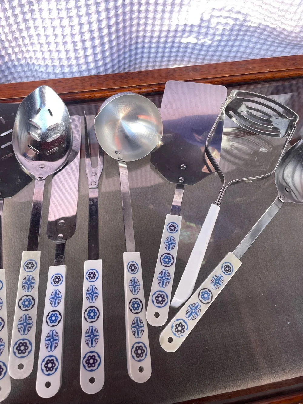 8 piece Vintage Ace Stainless Steel Kitchen Serving Utensil Set - White/Blue